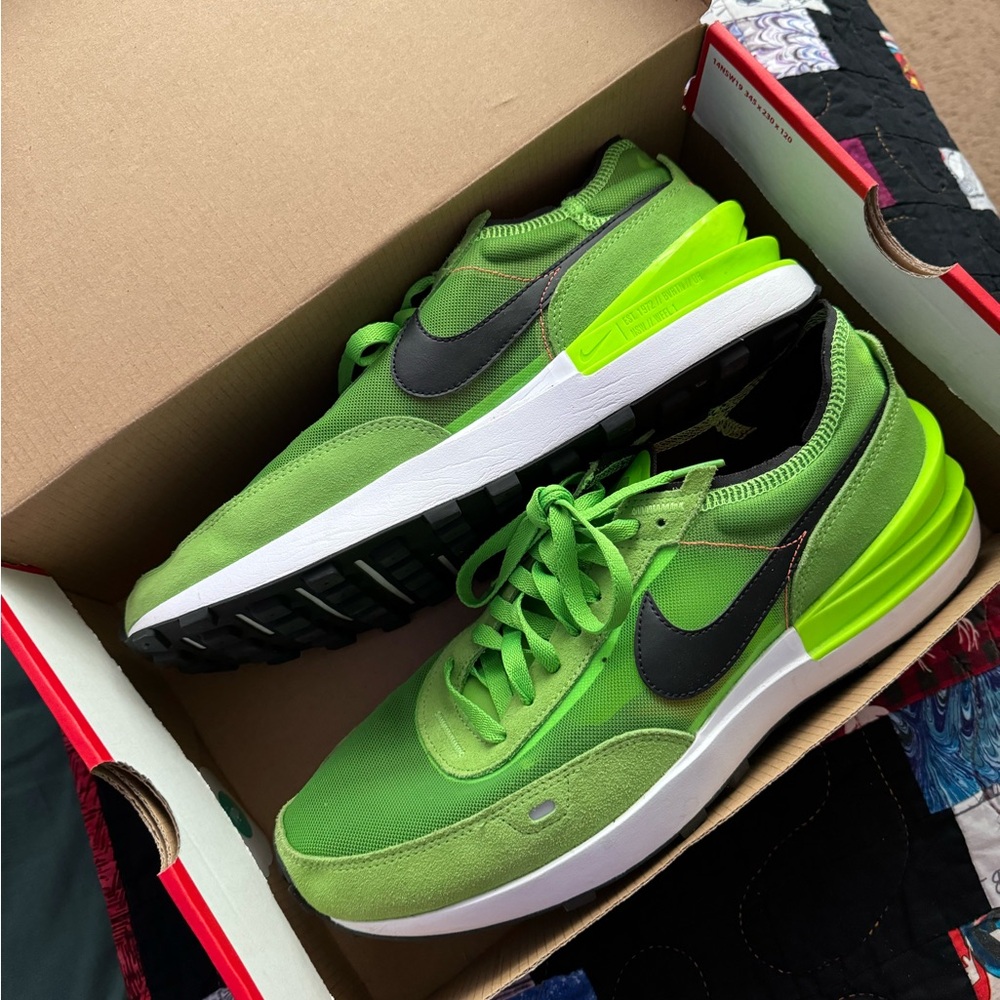 Electric green Men’s Nike shoes - 11.5